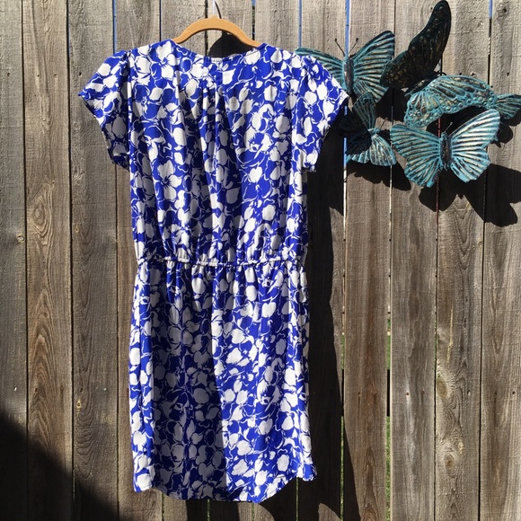 Blue and white Hawaiian flower button up dress - Picture 3 of 3